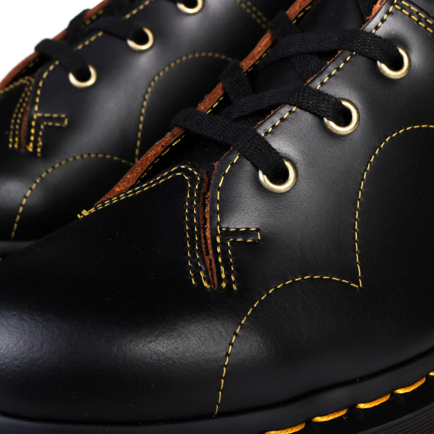 DR. MARTENS CHURCH BOOT BLACK VINTAGE SMOOTH