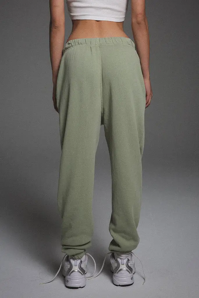 ELWOOD CORE SWEATPANT SAGE