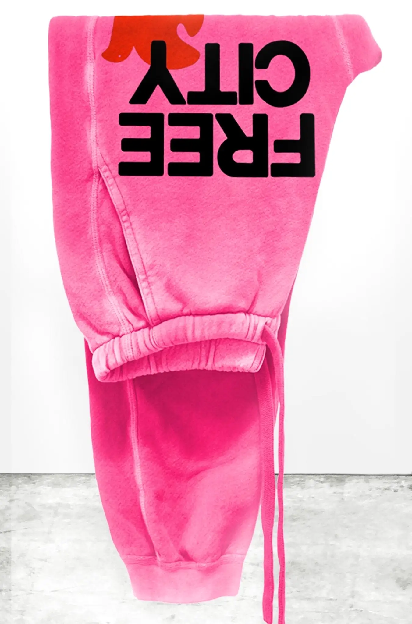 FREECITY LARGE SUNFADES POCKET SWEATPANT IN PINK