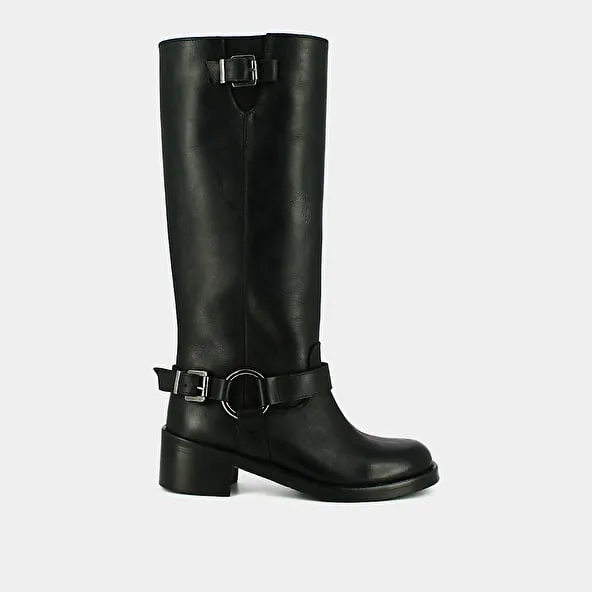 High boots with round toes and buckles in black distressed leather