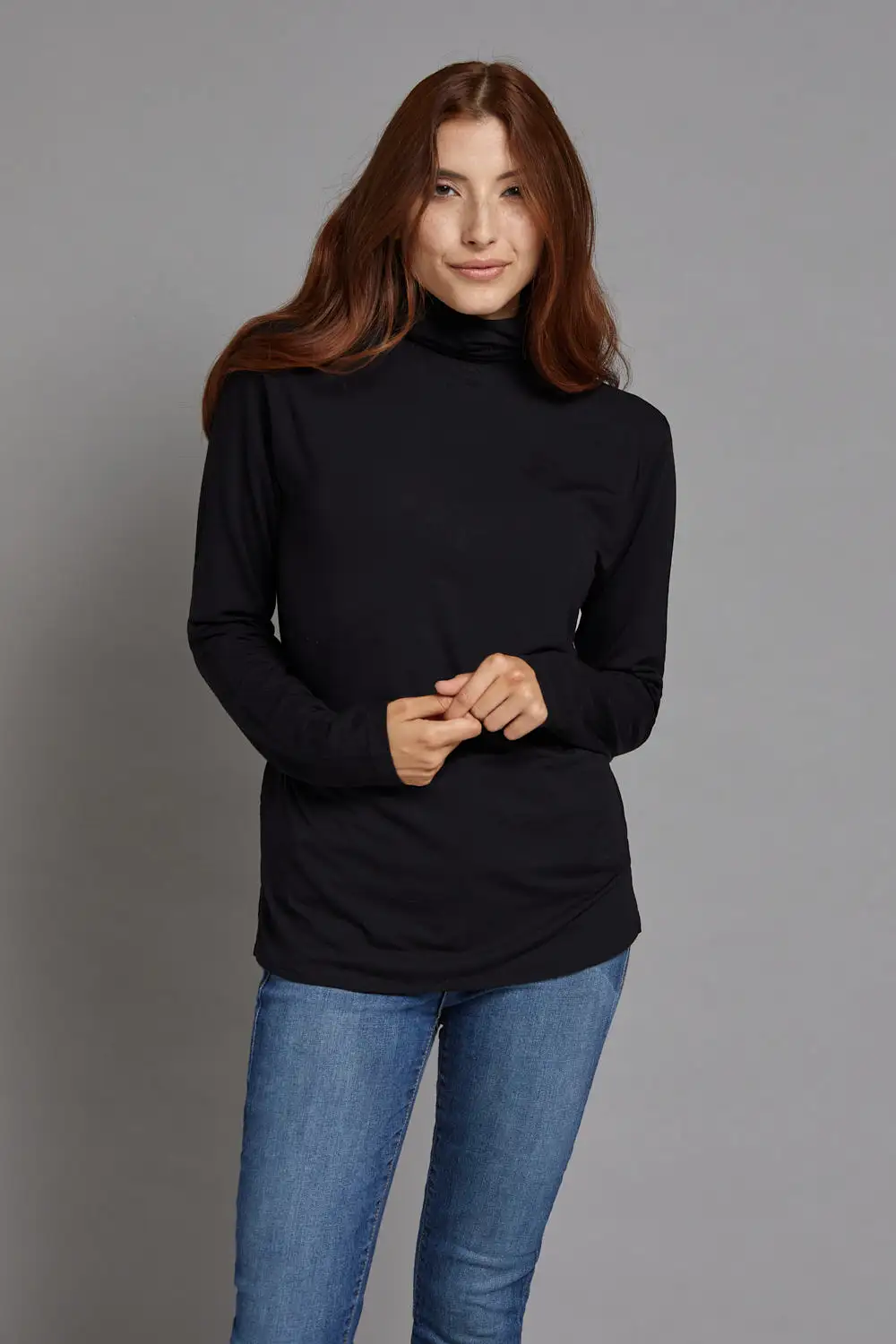 Majestic Long Sleeve Viscose Boxy Turtleneck in Noir