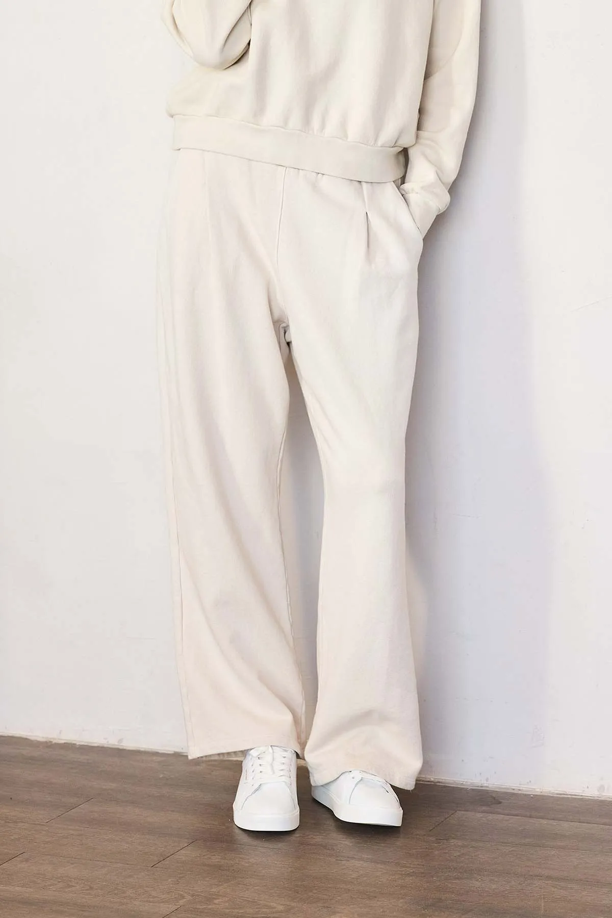 Pleated Sweatpant