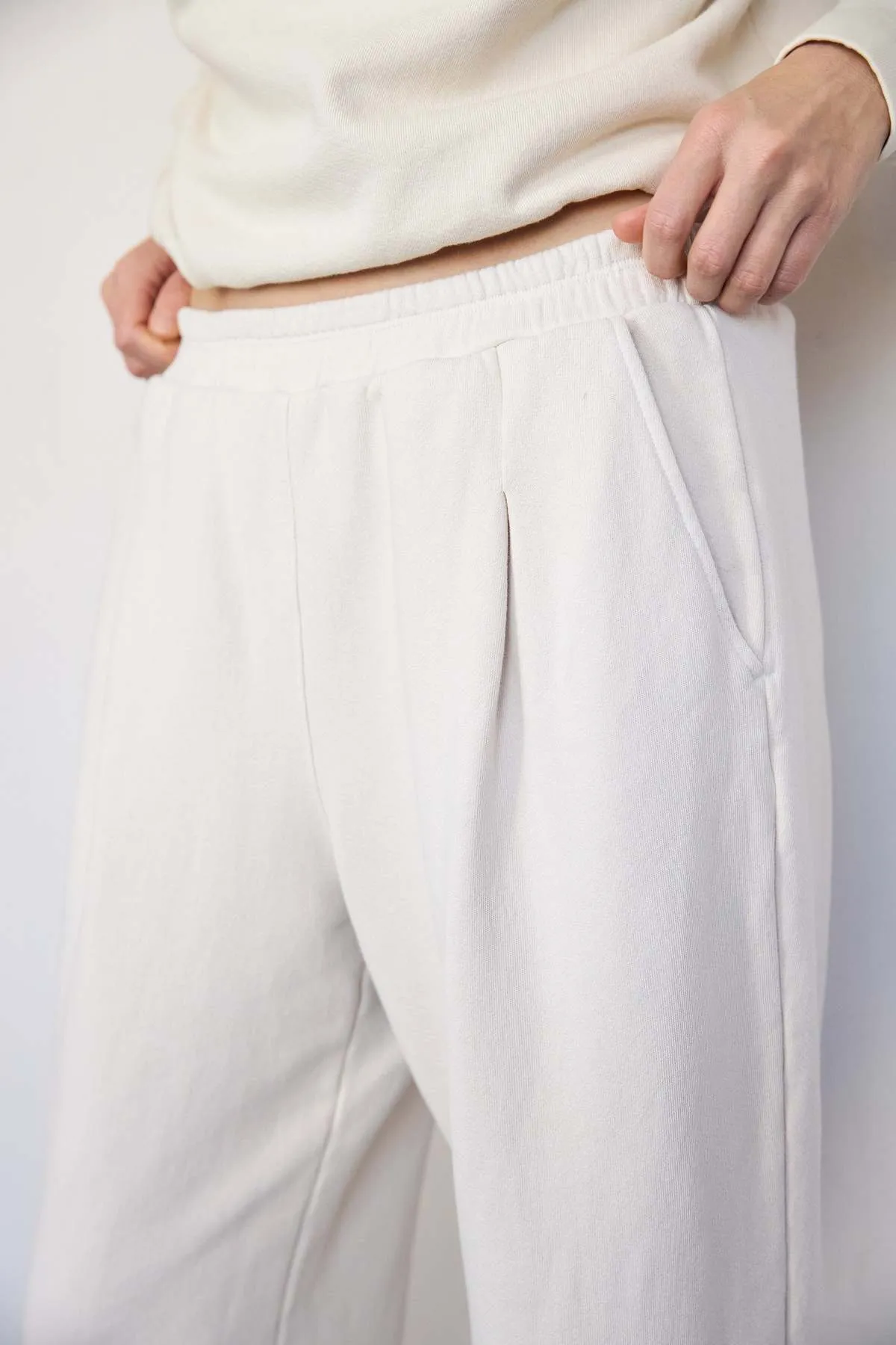 Pleated Sweatpant